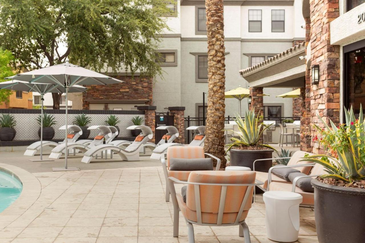 Cozysuites By The Stadium With Pool 05 Glendale